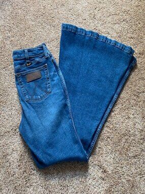 Wrangler High Rise Flare/Bell Bottom Jeans -  Size 29